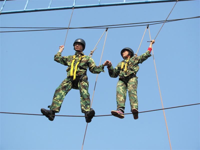 让人们恐惧的高空拓展训练项目为什么会受到欢迎