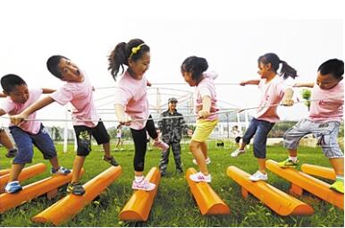 青少年素质训练器材:激情飞扬、充满活力